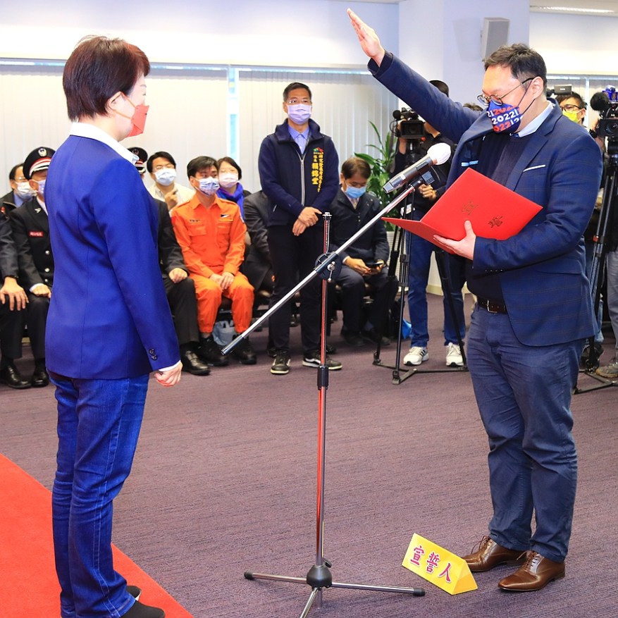 鄭照新擔任台中市政府新聞局長-盧市長主持布達典禮